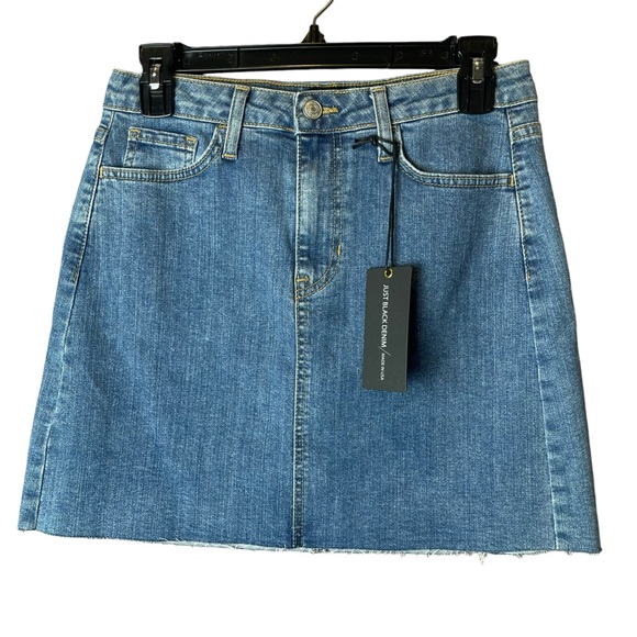 Just Black Dresses & Skirts - NWT Just Black Raw Hem Short Jean Denim Skirt - Small